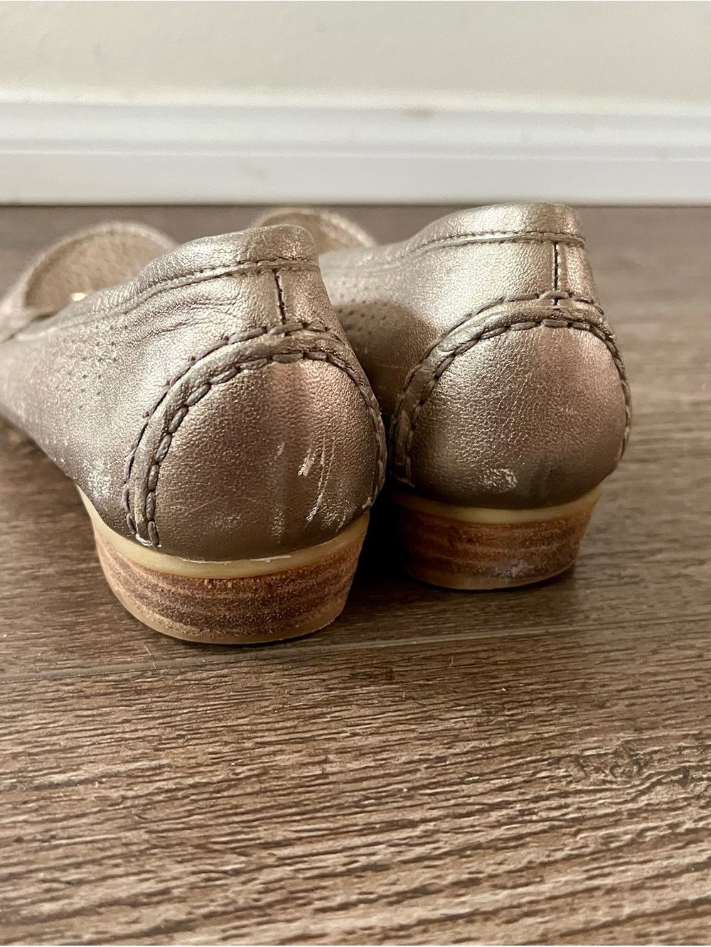 Stuart Weitzman Metallic Taupe Loafers with Gold Chain - Picture 13 of 14